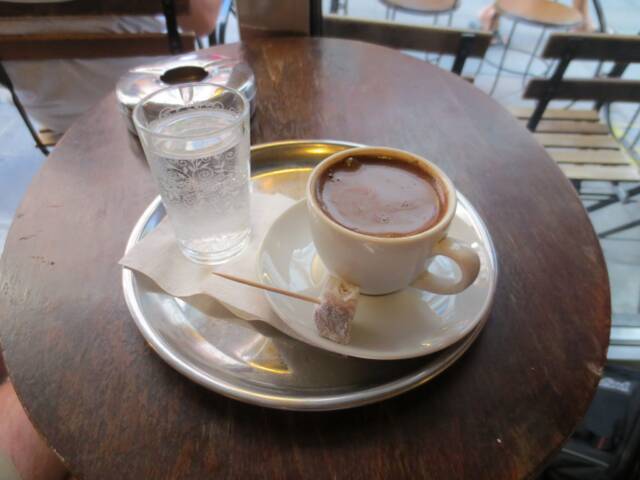 ギリシャコーヒーとは？作り方と飲み方を写真と動画でわかりやすく解説