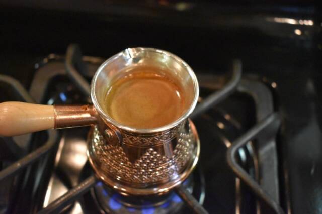 ギリシャコーヒーとは？作り方と飲み方を写真と動画でわかりやすく解説