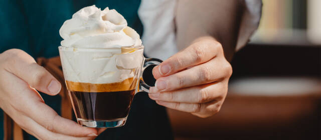 ウィンナーコーヒーとは？その由来と飲み方、作り方まとめ